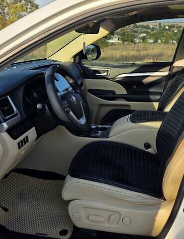 Білий Тойота Хайлендер, об'ємом двигуна 3.46 л та пробігом 98 тис. км за 35000 $, фото 12 на Automoto.ua