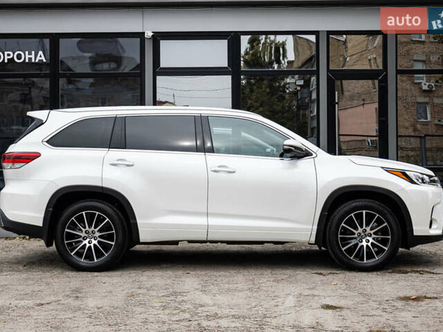 Белый Тойота Хайлендер, объемом двигателя 3.46 л и пробегом 26 тыс. км за 37950 $, фото 6 на Automoto.ua