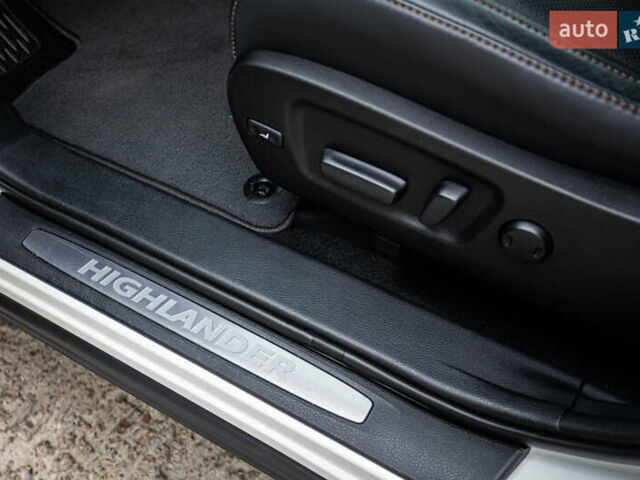 Белый Тойота Хайлендер, объемом двигателя 3.46 л и пробегом 26 тыс. км за 37950 $, фото 45 на Automoto.ua