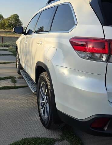 Білий Тойота Хайлендер, об'ємом двигуна 3.46 л та пробігом 98 тис. км за 35000 $, фото 7 на Automoto.ua