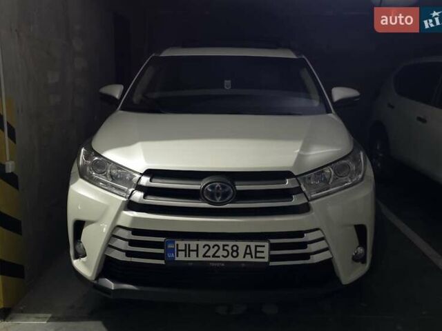 Білий Тойота Хайлендер, об'ємом двигуна 3.46 л та пробігом 98 тис. км за 35000 $, фото 25 на Automoto.ua
