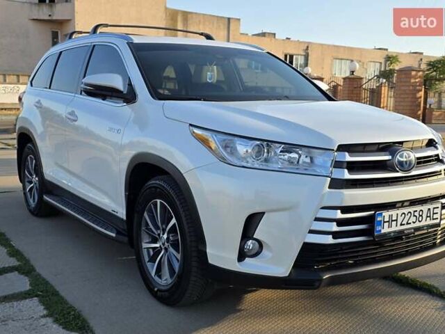 Білий Тойота Хайлендер, об'ємом двигуна 3.46 л та пробігом 98 тис. км за 35000 $, фото 2 на Automoto.ua