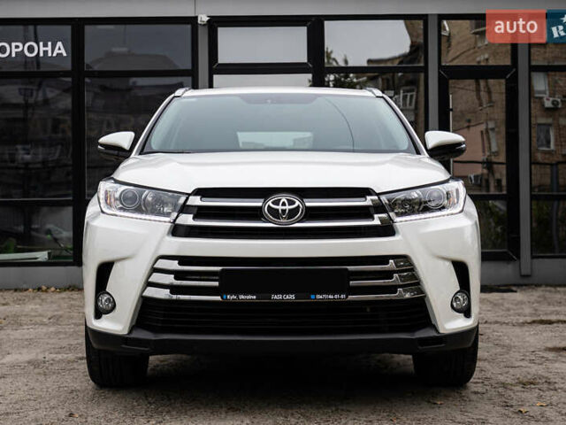 Белый Тойота Хайлендер, объемом двигателя 3.46 л и пробегом 26 тыс. км за 37950 $, фото 1 на Automoto.ua
