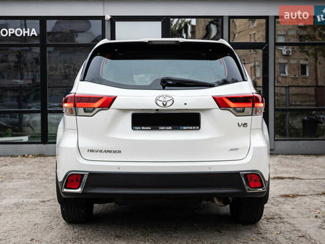 Белый Тойота Хайлендер, объемом двигателя 3.46 л и пробегом 26 тыс. км за 37950 $, фото 71 на Automoto.ua