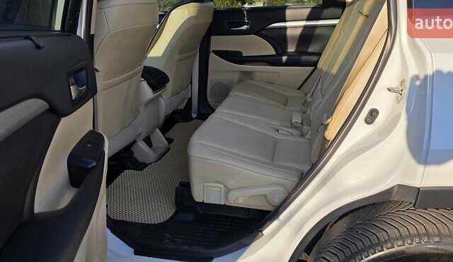 Білий Тойота Хайлендер, об'ємом двигуна 3.46 л та пробігом 98 тис. км за 35000 $, фото 14 на Automoto.ua