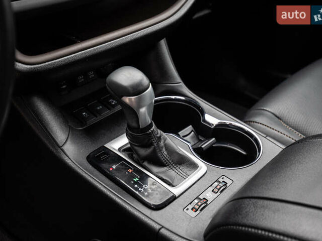 Белый Тойота Хайлендер, объемом двигателя 3.46 л и пробегом 26 тыс. км за 37950 $, фото 35 на Automoto.ua