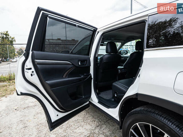 Белый Тойота Хайлендер, объемом двигателя 3.46 л и пробегом 26 тыс. км за 37950 $, фото 49 на Automoto.ua