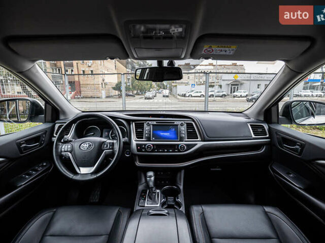 Белый Тойота Хайлендер, объемом двигателя 3.46 л и пробегом 26 тыс. км за 37950 $, фото 3 на Automoto.ua