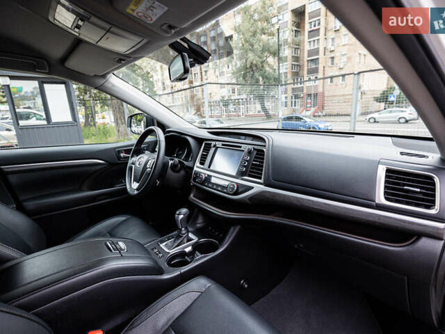 Белый Тойота Хайлендер, объемом двигателя 3.46 л и пробегом 26 тыс. км за 37950 $, фото 65 на Automoto.ua