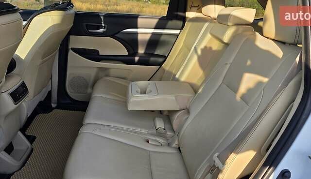 Білий Тойота Хайлендер, об'ємом двигуна 3.46 л та пробігом 98 тис. км за 35000 $, фото 16 на Automoto.ua