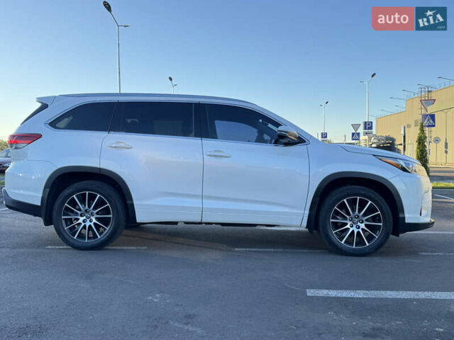 Белый Тойота Хайлендер, объемом двигателя 3.46 л и пробегом 149 тыс. км за 32700 $, фото 3 на Automoto.ua