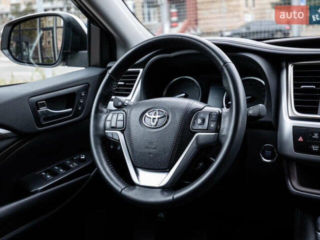 Белый Тойота Хайлендер, объемом двигателя 3.46 л и пробегом 26 тыс. км за 37950 $, фото 27 на Automoto.ua