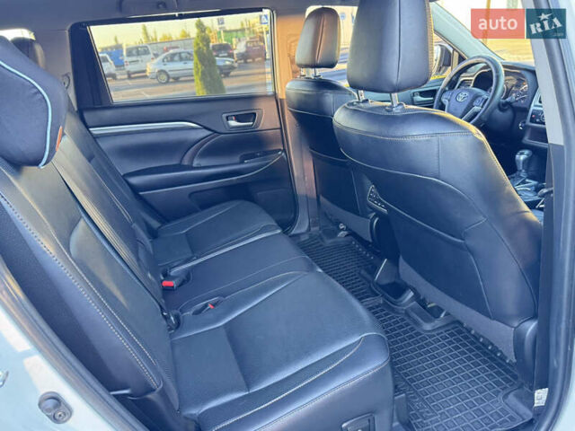 Белый Тойота Хайлендер, объемом двигателя 3.46 л и пробегом 149 тыс. км за 32700 $, фото 12 на Automoto.ua