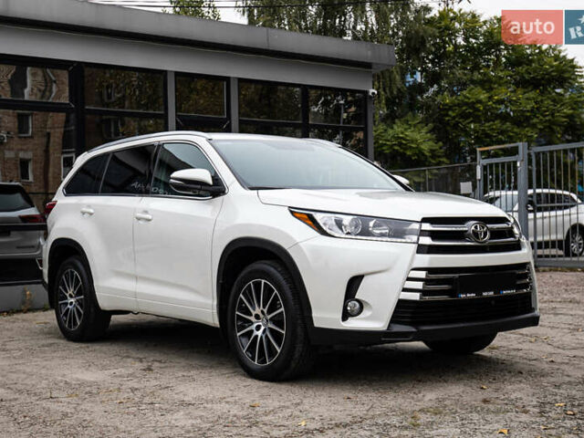 Белый Тойота Хайлендер, объемом двигателя 3.46 л и пробегом 26 тыс. км за 37950 $, фото 7 на Automoto.ua