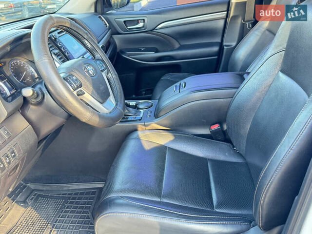 Белый Тойота Хайлендер, объемом двигателя 3.46 л и пробегом 149 тыс. км за 32700 $, фото 8 на Automoto.ua