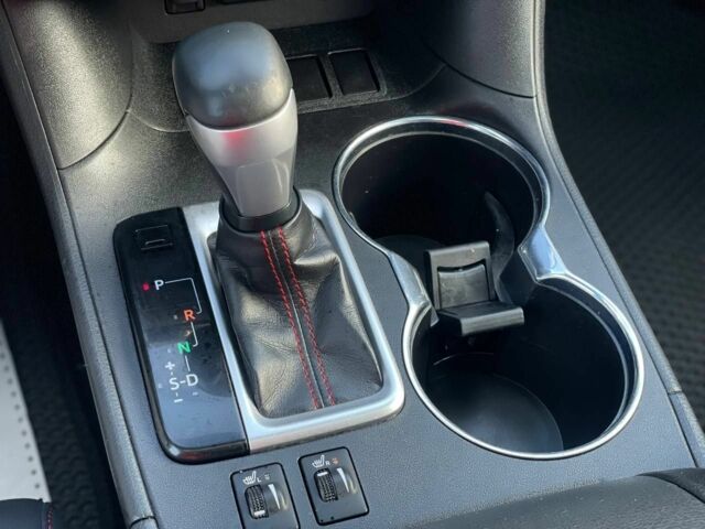 Белый Тойота Хайлендер, объемом двигателя 3.5 л и пробегом 125 тыс. км за 33600 $, фото 18 на Automoto.ua