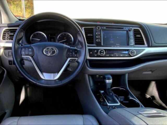 Белый Тойота Хайлендер, объемом двигателя 3.5 л и пробегом 43 тыс. км за 16700 $, фото 6 на Automoto.ua