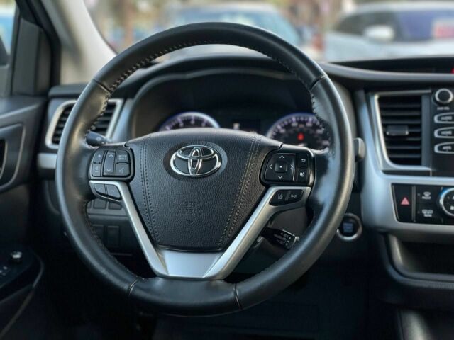 Белый Тойота Хайлендер, объемом двигателя 3.5 л и пробегом 125 тыс. км за 33600 $, фото 15 на Automoto.ua