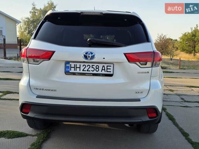 Білий Тойота Хайлендер, об'ємом двигуна 3.46 л та пробігом 98 тис. км за 35000 $, фото 6 на Automoto.ua