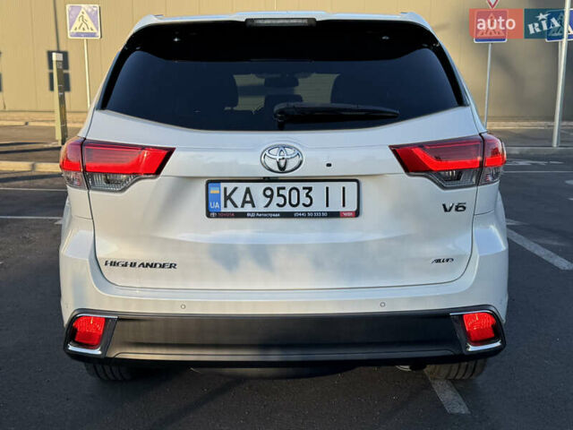 Белый Тойота Хайлендер, объемом двигателя 3.46 л и пробегом 149 тыс. км за 32700 $, фото 5 на Automoto.ua
