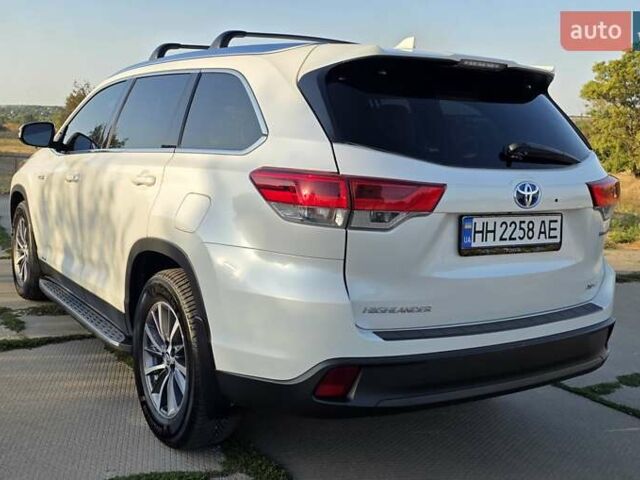 Білий Тойота Хайлендер, об'ємом двигуна 3.46 л та пробігом 98 тис. км за 35000 $, фото 5 на Automoto.ua