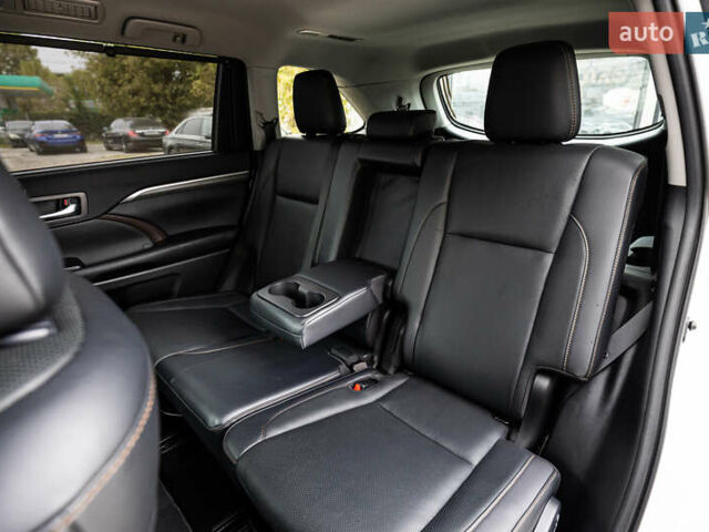 Белый Тойота Хайлендер, объемом двигателя 3.46 л и пробегом 26 тыс. км за 37950 $, фото 51 на Automoto.ua