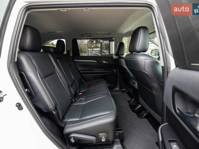 Белый Тойота Хайлендер, объемом двигателя 3.46 л и пробегом 26 тыс. км за 37950 $, фото 58 на Automoto.ua