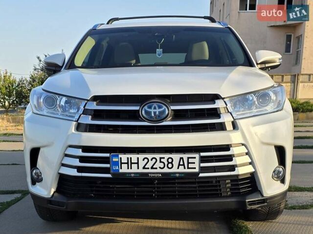 Білий Тойота Хайлендер, об'ємом двигуна 3.46 л та пробігом 98 тис. км за 35000 $, фото 3 на Automoto.ua