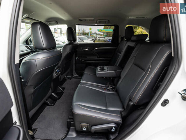 Белый Тойота Хайлендер, объемом двигателя 3.46 л и пробегом 26 тыс. км за 37950 $, фото 50 на Automoto.ua