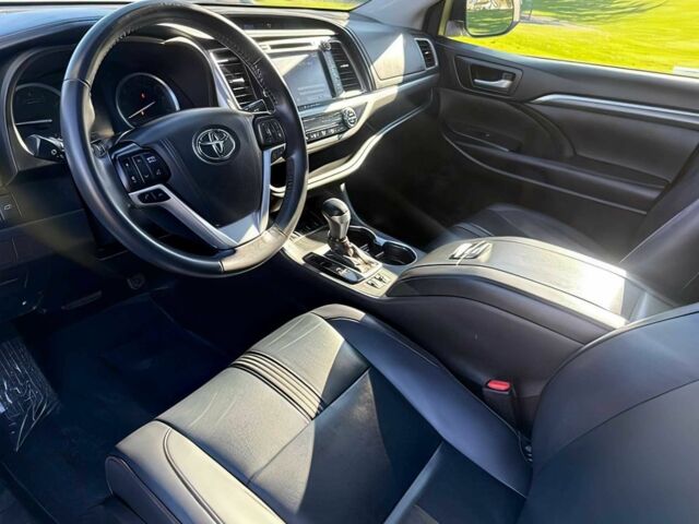 Белый Тойота Хайлендер, объемом двигателя 3.5 л и пробегом 36 тыс. км за 14000 $, фото 5 на Automoto.ua