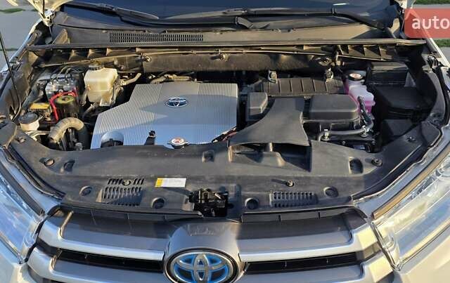 Білий Тойота Хайлендер, об'ємом двигуна 3.46 л та пробігом 98 тис. км за 35000 $, фото 19 на Automoto.ua