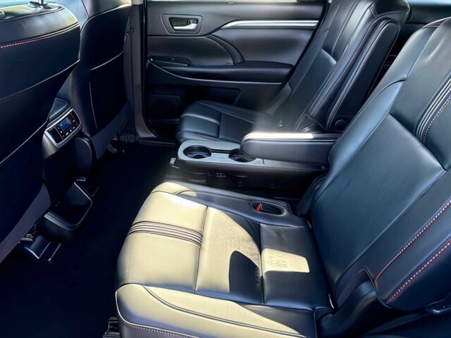 Белый Тойота Хайлендер, объемом двигателя 3.5 л и пробегом 36 тыс. км за 14000 $, фото 10 на Automoto.ua