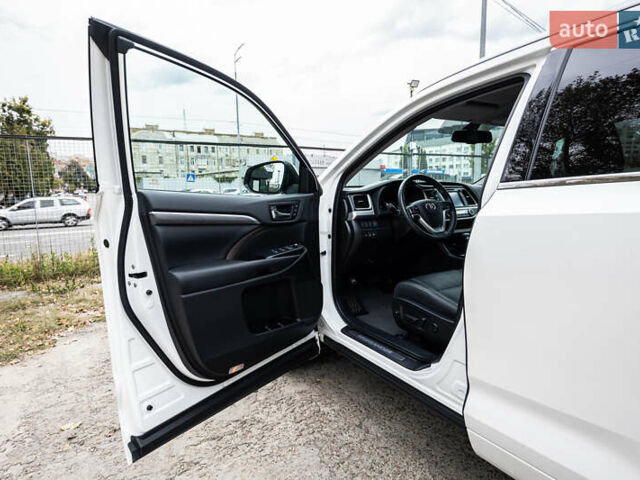 Белый Тойота Хайлендер, объемом двигателя 3.46 л и пробегом 26 тыс. км за 37950 $, фото 46 на Automoto.ua