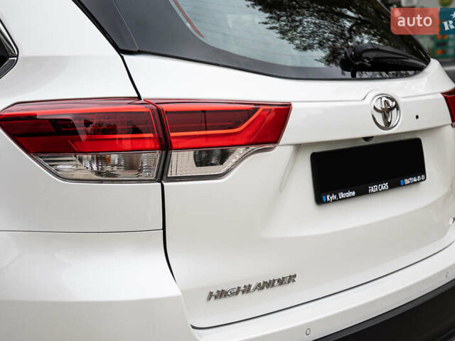 Белый Тойота Хайлендер, объемом двигателя 3.46 л и пробегом 26 тыс. км за 37950 $, фото 23 на Automoto.ua