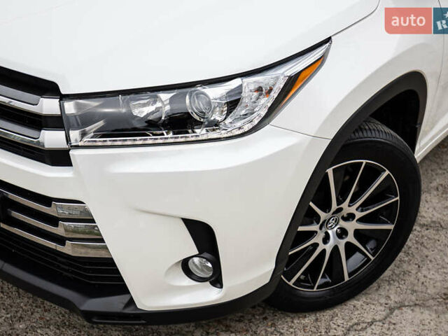 Белый Тойота Хайлендер, объемом двигателя 3.46 л и пробегом 26 тыс. км за 37950 $, фото 14 на Automoto.ua