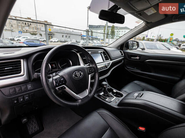 Белый Тойота Хайлендер, объемом двигателя 3.46 л и пробегом 26 тыс. км за 37950 $, фото 44 на Automoto.ua