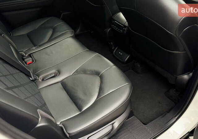 Белый Тойота Хайлендер, объемом двигателя 3.46 л и пробегом 49 тыс. км за 44500 $, фото 19 на Automoto.ua