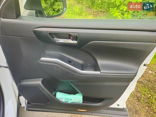 Белый Тойота Хайлендер, объемом двигателя 3.46 л и пробегом 93 тыс. км за 38000 $, фото 6 на Automoto.ua