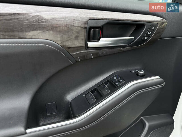 Белый Тойота Хайлендер, объемом двигателя 3.46 л и пробегом 52 тыс. км за 42500 $, фото 12 на Automoto.ua