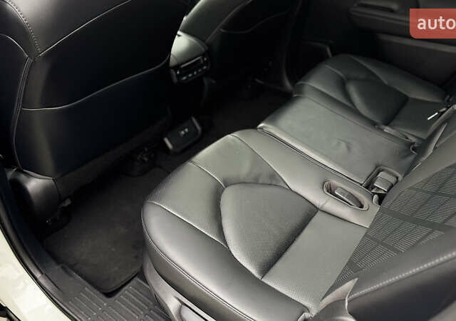 Білий Тойота Хайлендер, об'ємом двигуна 3.46 л та пробігом 49 тис. км за 44400 $, фото 22 на Automoto.ua