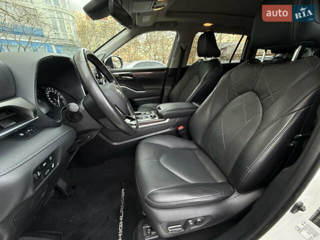 Белый Тойота Хайлендер, объемом двигателя 3.46 л и пробегом 52 тыс. км за 42500 $, фото 14 на Automoto.ua