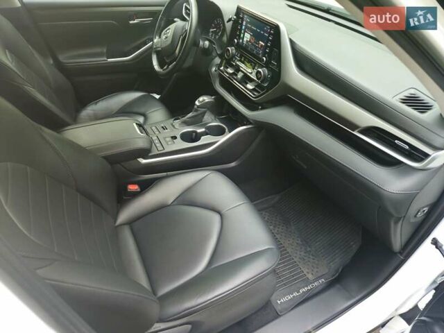 Белый Тойота Хайлендер, объемом двигателя 3.46 л и пробегом 93 тыс. км за 38000 $, фото 9 на Automoto.ua