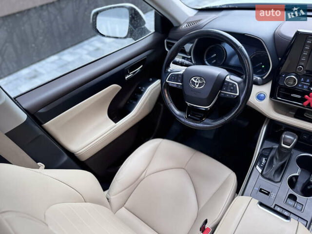 Тойота Хайлендер 2020 в Львове на Automoto.ua Белый Тойота Хайлендер, объемом двигателя 2.49 л и пробегом 60 тыс. км за 47500 $, фото 28 на Automoto.ua