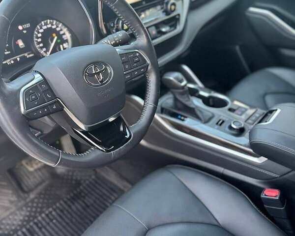 Белый Тойота Хайлендер, объемом двигателя 3.46 л и пробегом 21 тыс. км за 48000 $, фото 18 на Automoto.ua