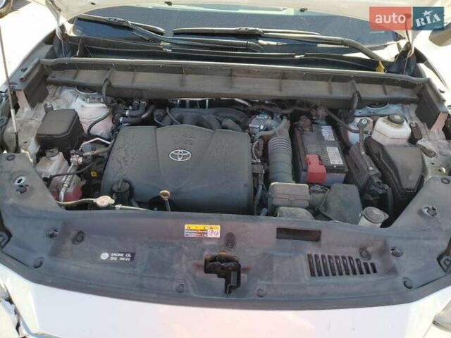 Белый Тойота Хайлендер, объемом двигателя 3.5 л и пробегом 82 тыс. км за 13600 $, фото 11 на Automoto.ua