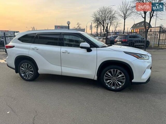 Белый Тойота Хайлендер, объемом двигателя 3.46 л и пробегом 21 тыс. км за 48000 $, фото 3 на Automoto.ua