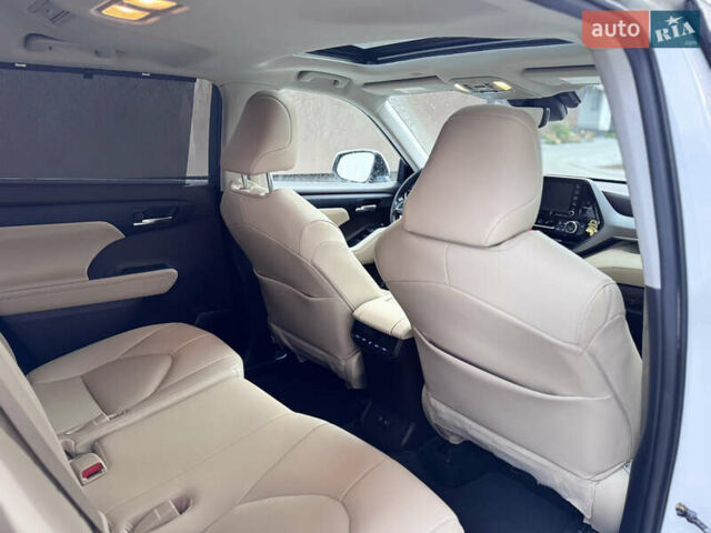 Тойота Хайлендер 2020 в Львове на Automoto.ua Белый Тойота Хайлендер, объемом двигателя 2.49 л и пробегом 60 тыс. км за 47500 $, фото 42 на Automoto.ua