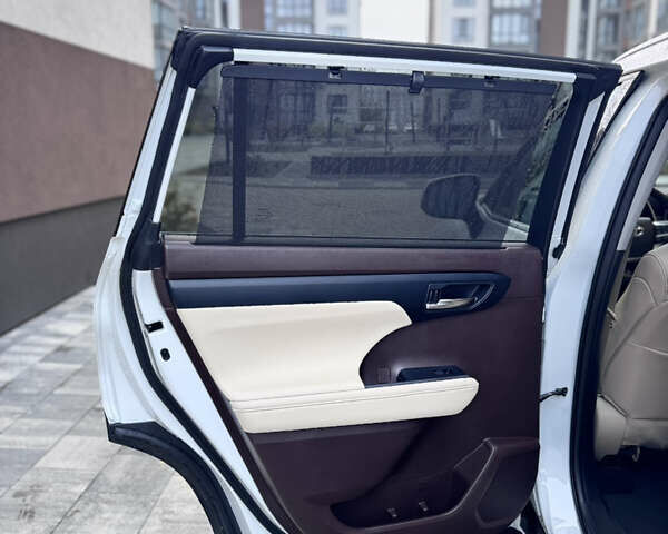 Тойота Хайлендер 2020 в Львове на Automoto.ua Белый Тойота Хайлендер, объемом двигателя 2.49 л и пробегом 60 тыс. км за 47500 $, фото 36 на Automoto.ua