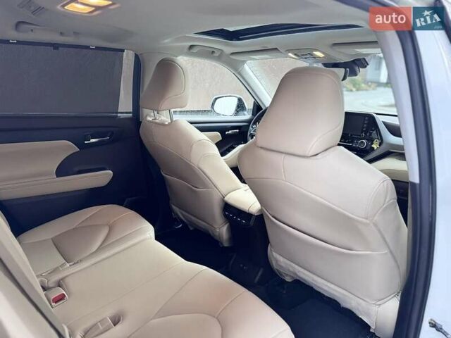Білий Тойота Хайлендер, об'ємом двигуна 2.49 л та пробігом 61 тис. км за 41800 $, фото 4 на Automoto.ua