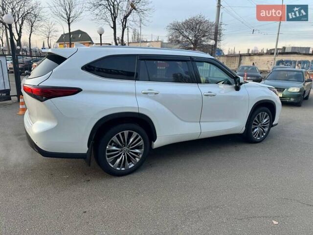 Белый Тойота Хайлендер, объемом двигателя 3.46 л и пробегом 21 тыс. км за 48000 $, фото 2 на Automoto.ua